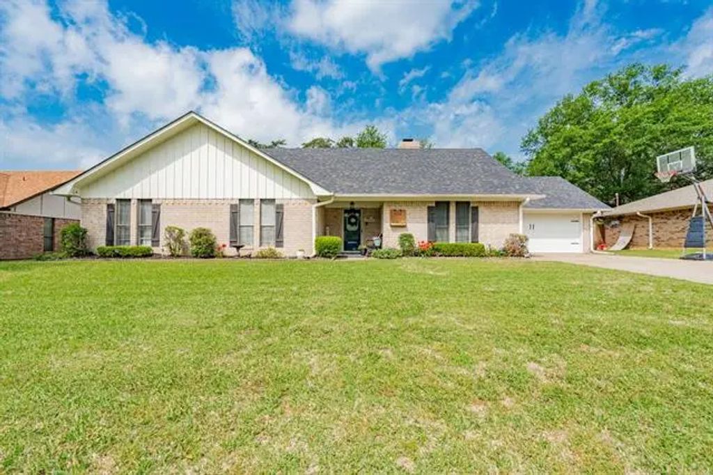 232 W Oaks Circle, Sulphur Springs