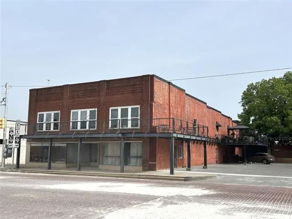 301 E Criner Street 2, Grandview