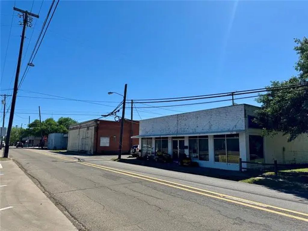 1105,1107 Park St Street, Commerce