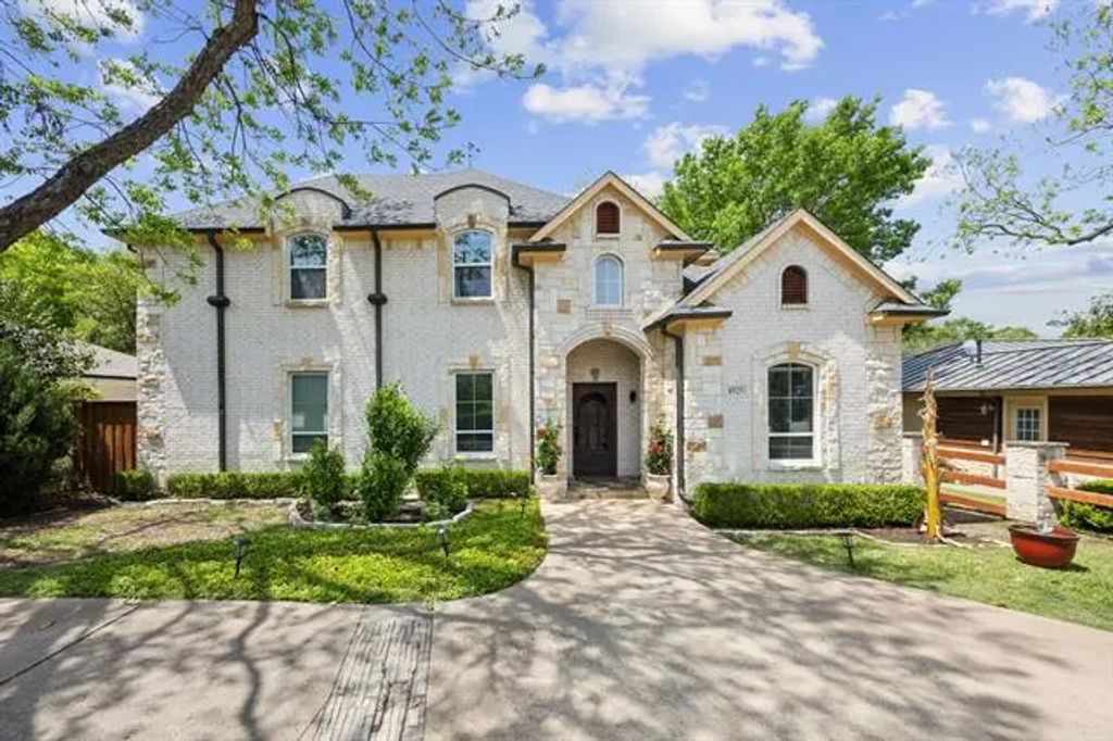 8525 Briarwood Lane, Dallas