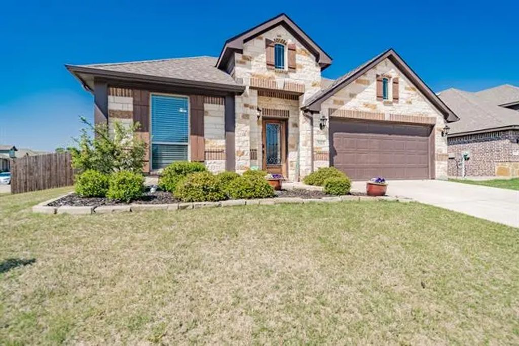 565 Willow Lane, Lavon