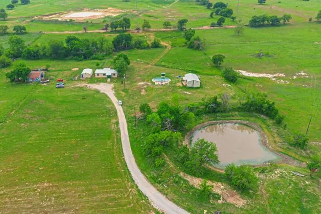 2441 Mcvoid Road, Springtown