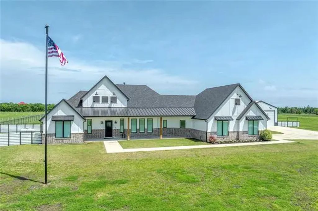 450 County Road 2411, Valley View