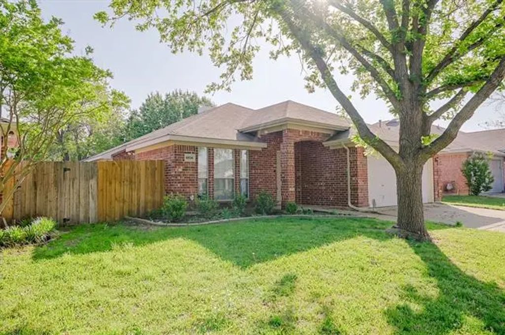 6836 Beverly Glen Drive, Fort Worth