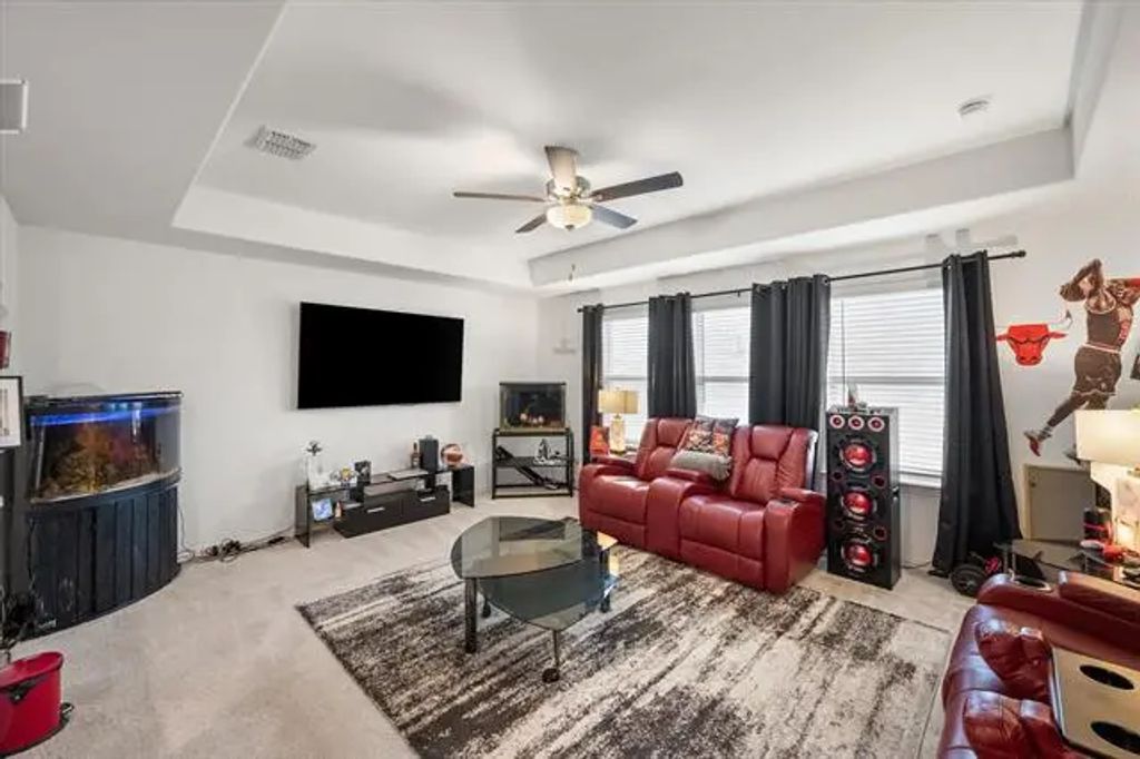 2512 Eden Creek Drive, Fort Worth