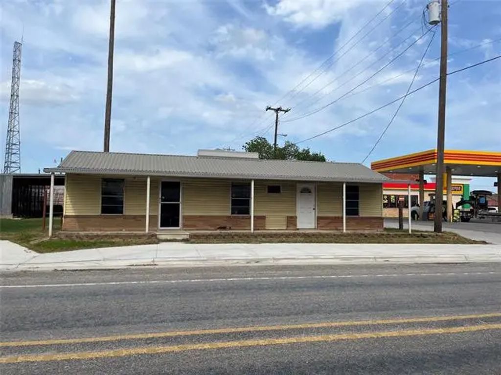 106 N Front Street, Mart
