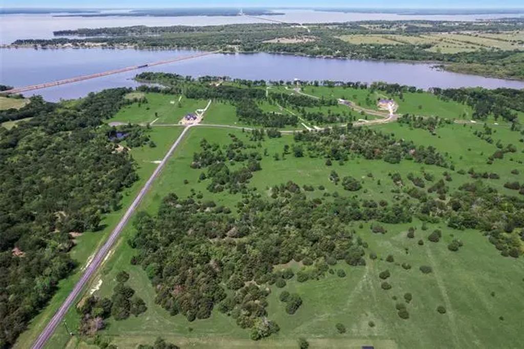 100 Vintage Shores Drive, East Tawakoni