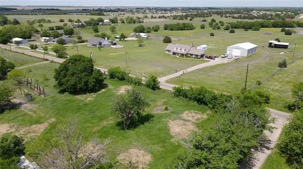 9130 Prairie Chapel Road, Crandall