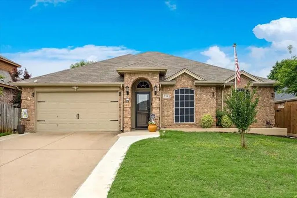 912 Crowder Drive, Crowley