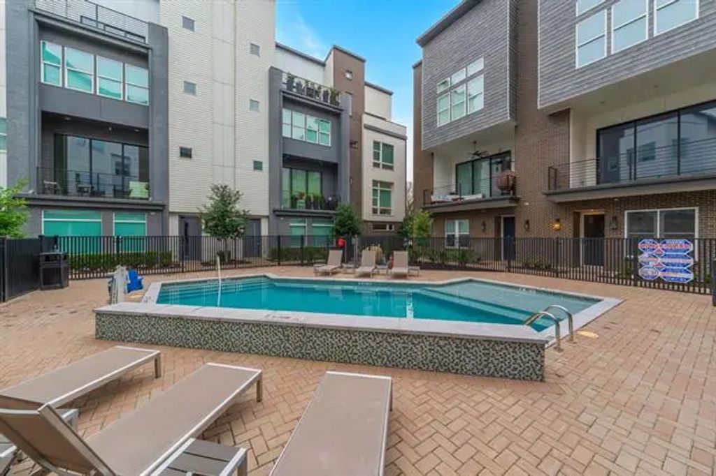381 E Greenbriar Lane 1005, Dallas