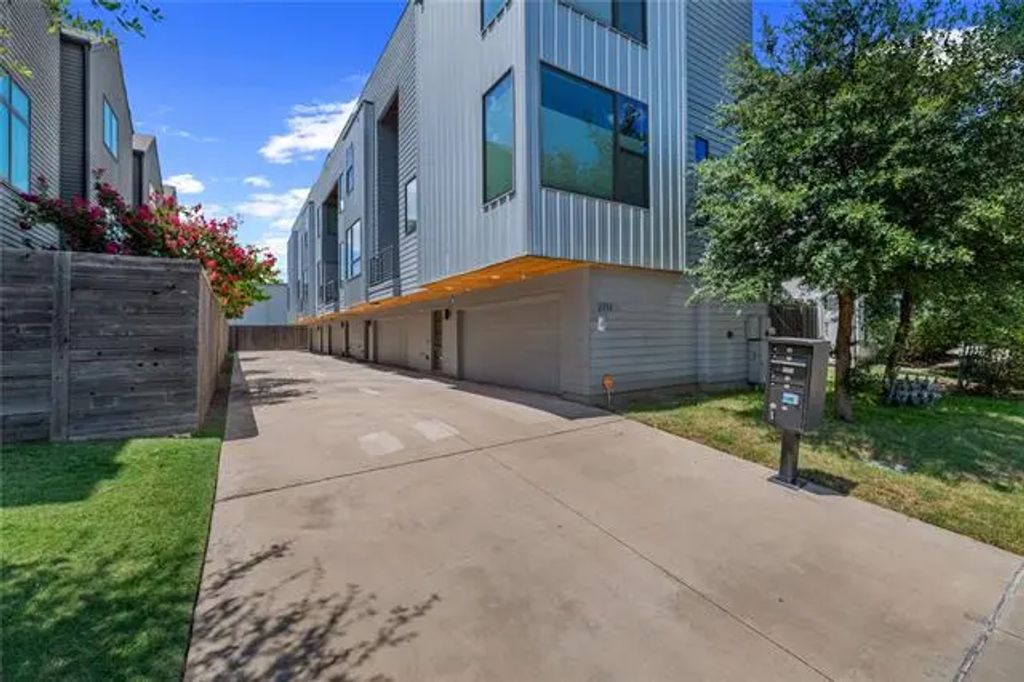 2711 Kimsey Drive, Dallas