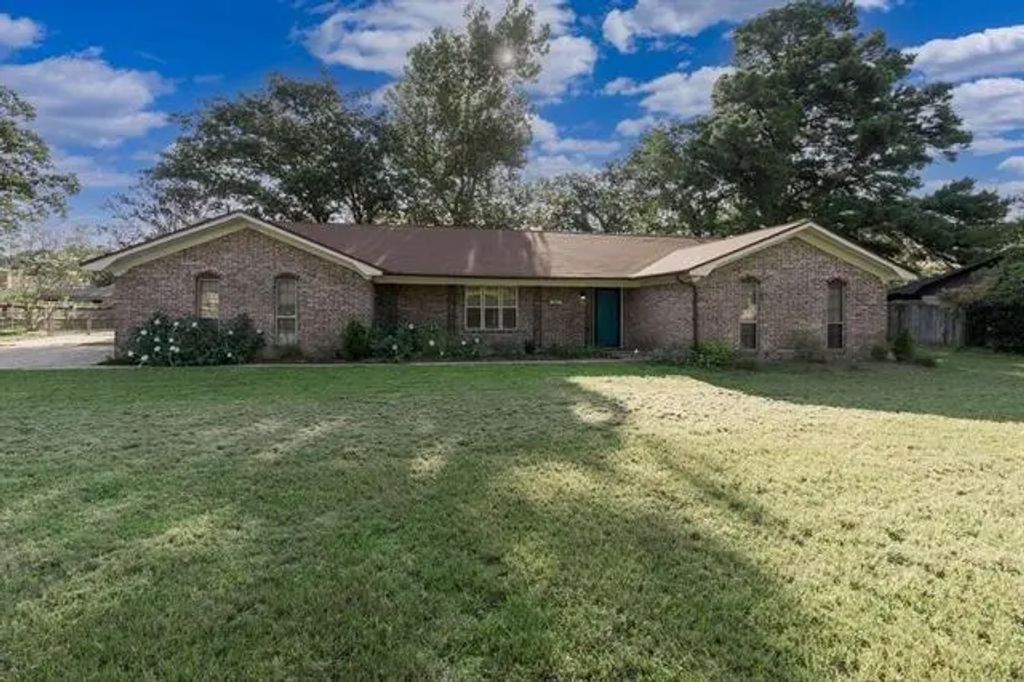 120 Donniebrook Drive, Palestine