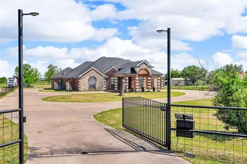 16492 County Road 221, Forney