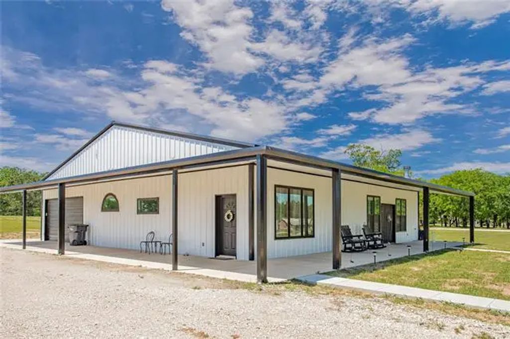 1939 County Road 1570, Alba