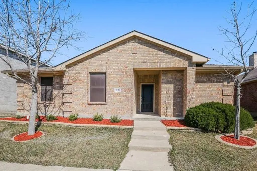 1933 Indian Lilac Drive, Lancaster