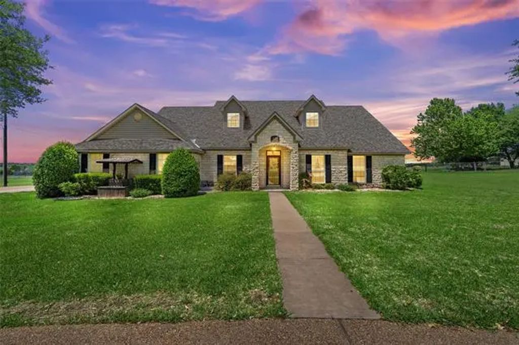 1018 Shilling Drive, Elm Mott