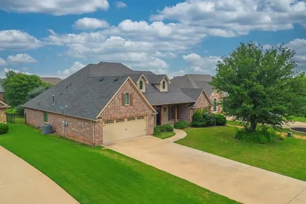 3541 Abes Landing Drive, Granbury