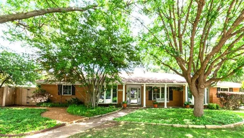 3380 Camelot Drive, Dallas