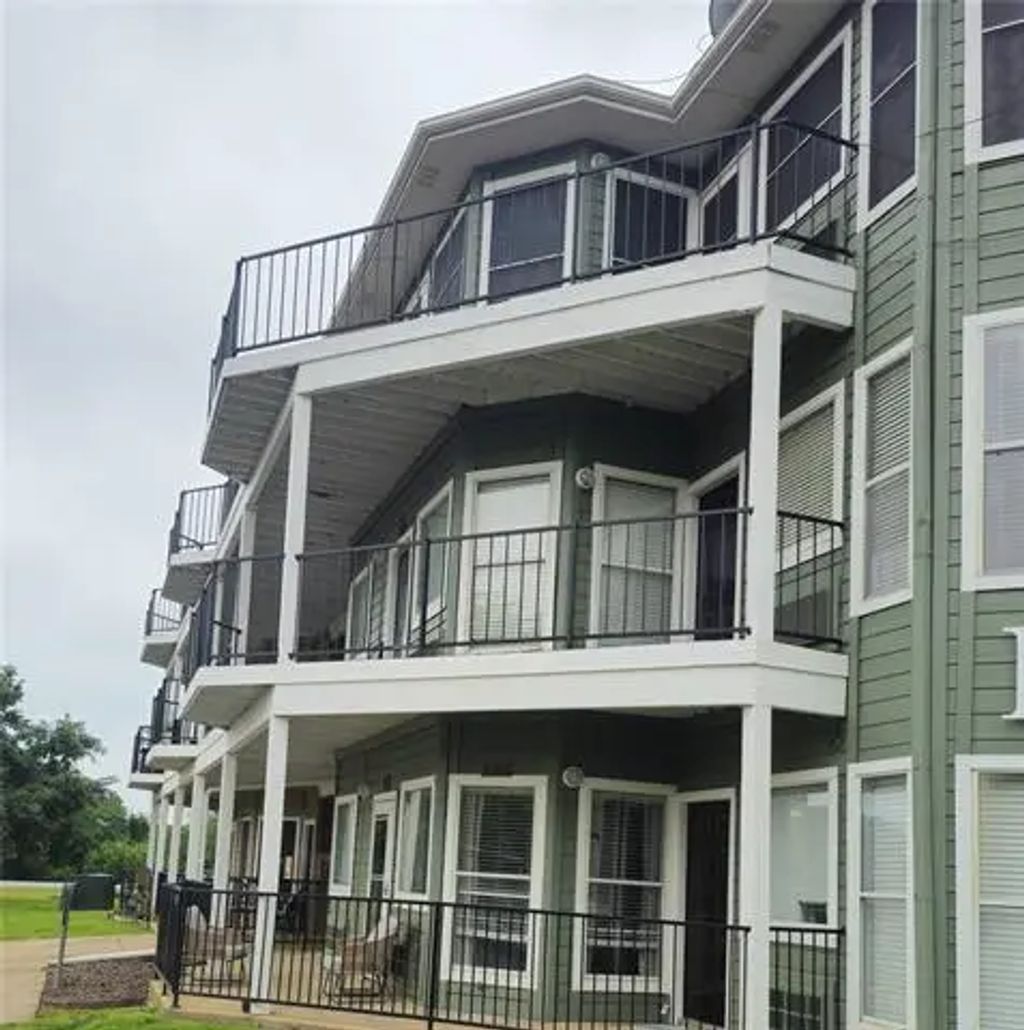 2164 Tanglewood Boulevard B202, Pottsboro
