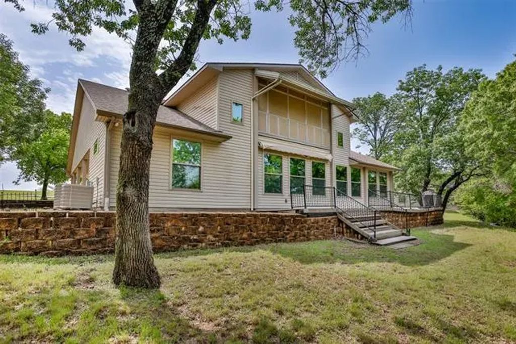 149 Red Oak, Gainesville