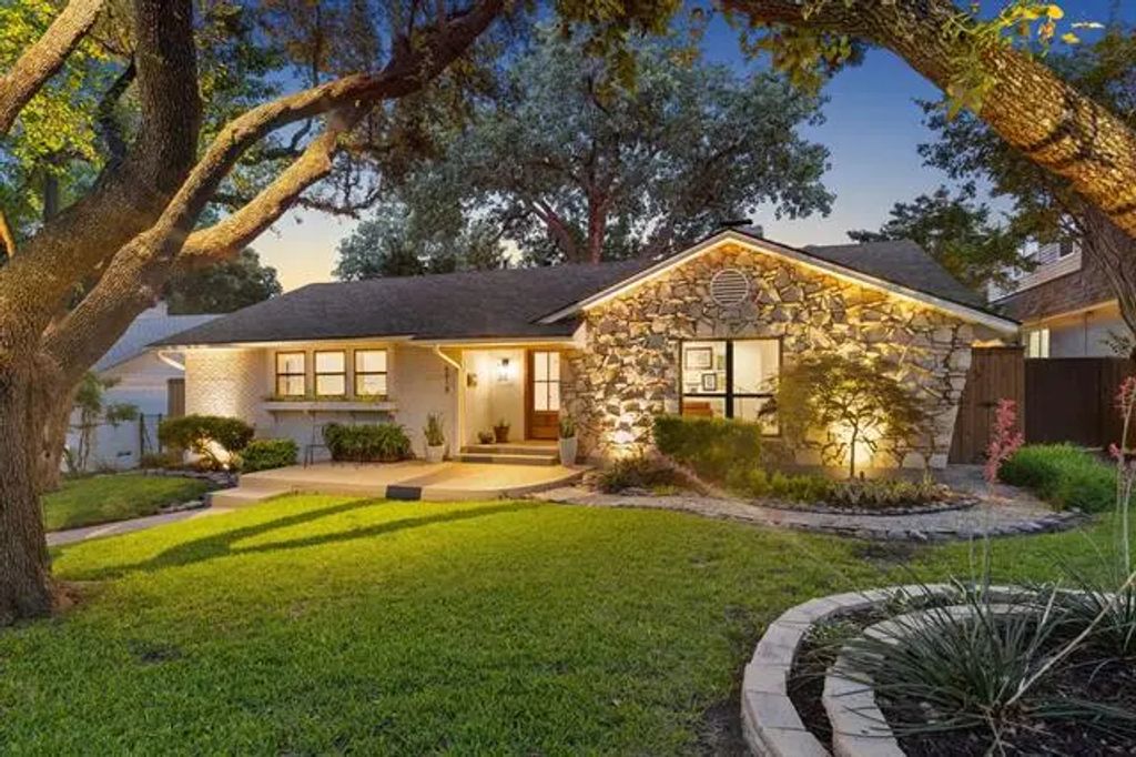 9918 Rustleleaf Drive, Dallas