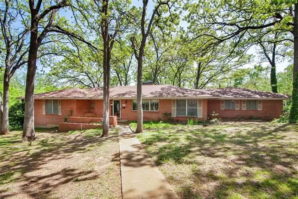 1500 W Heron Street, Denison