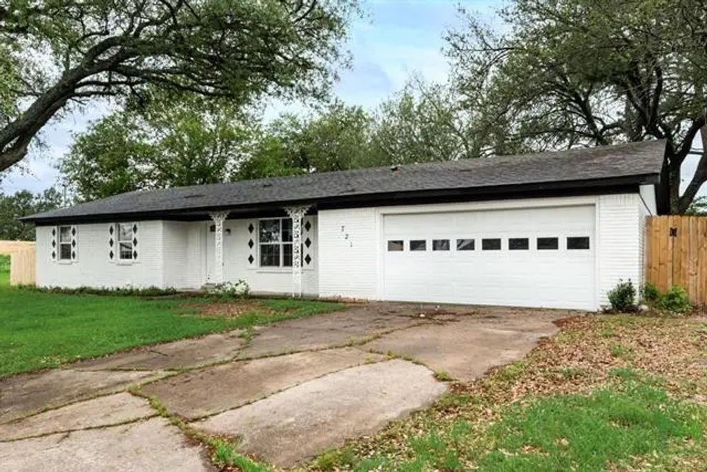 721 Plano Street, Sulphur Springs