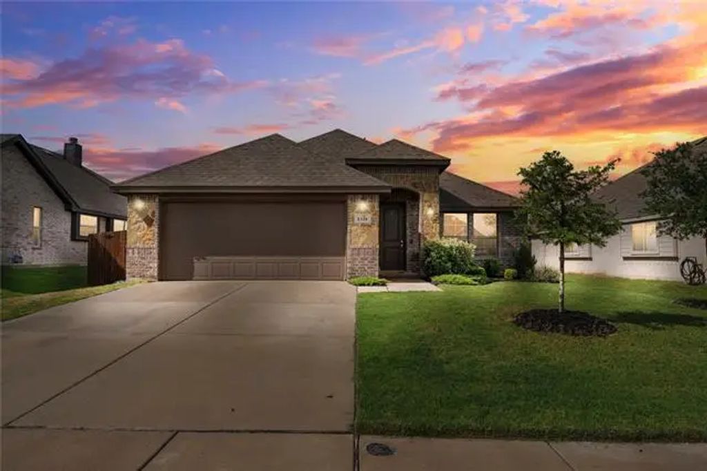 1321 Fox Glen Trail, Crowley