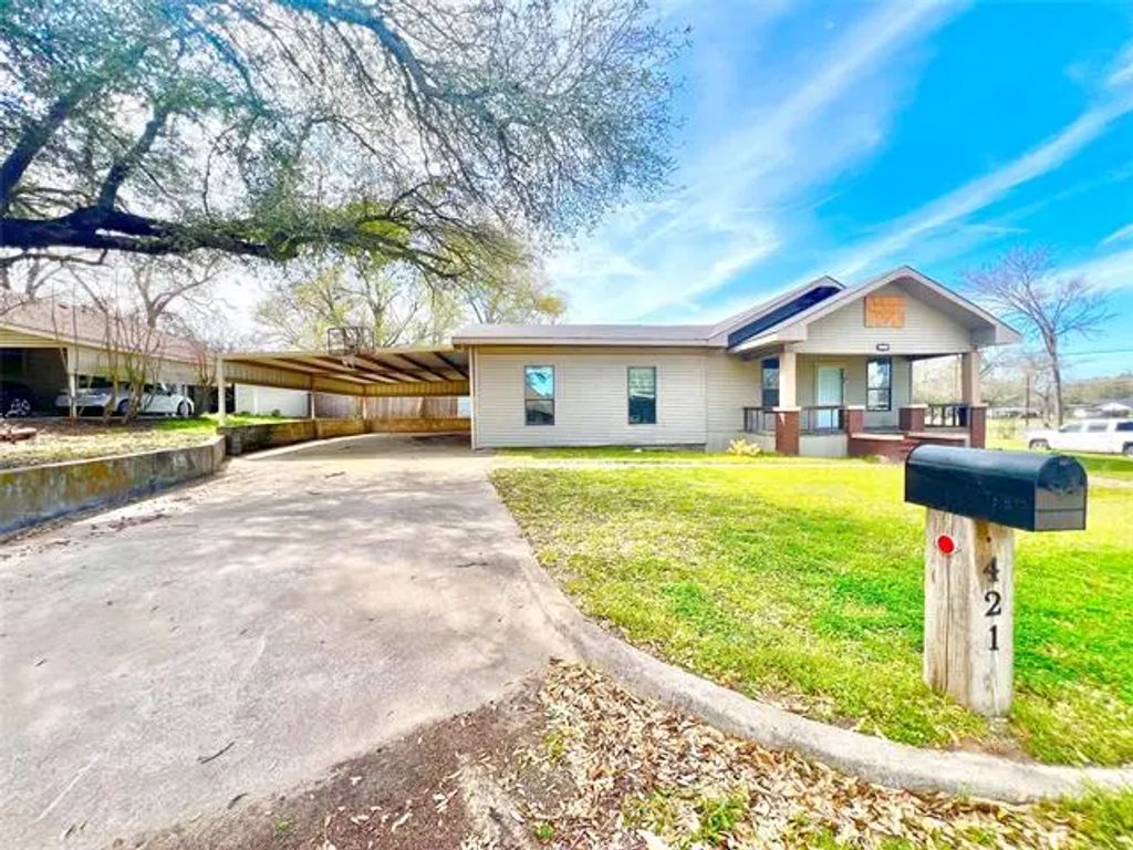 421 N 9th Avenue, Teague