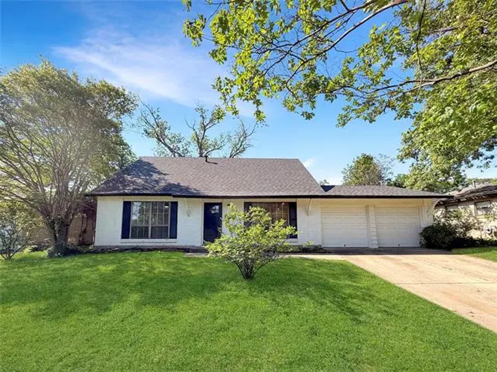 507 Brownstone Street, Euless