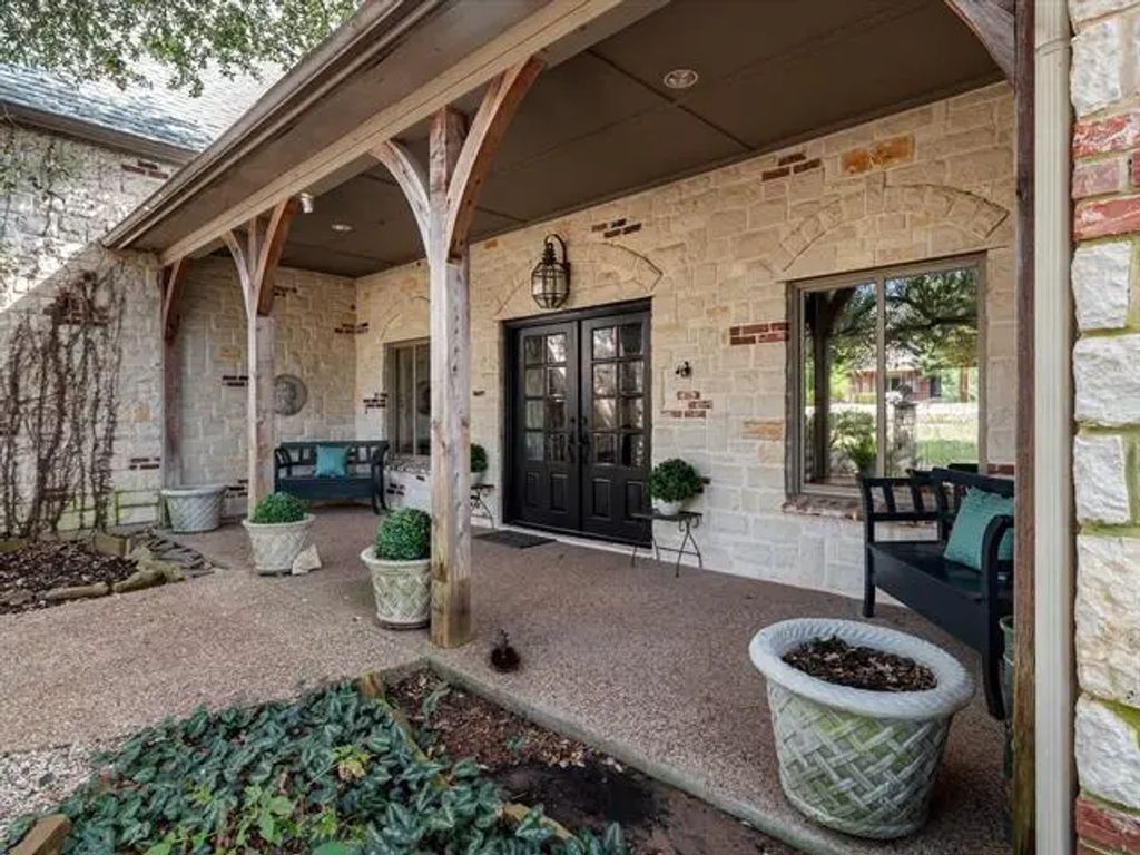 9808 Ravenswood Road, Granbury