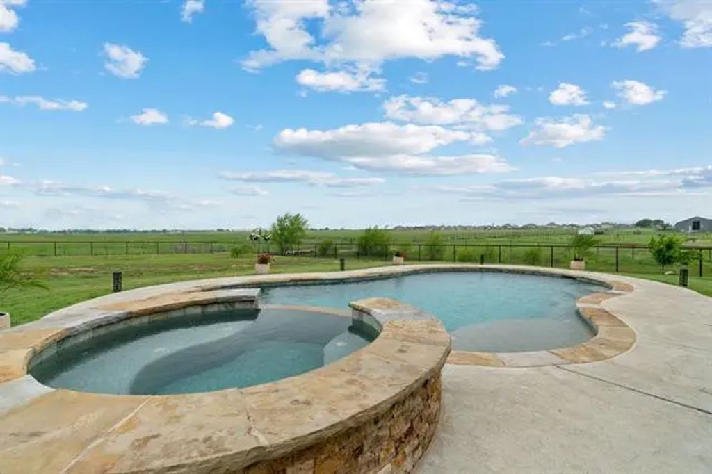 8933 Winding Way, Godley
