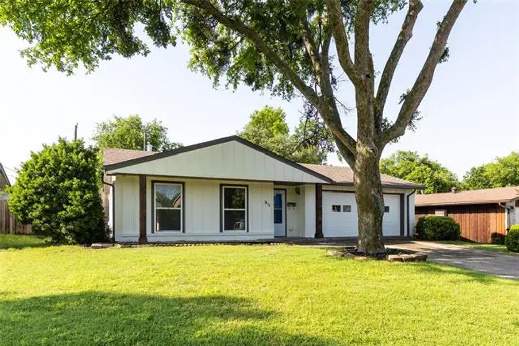 911 Prestwick Lane, Richardson