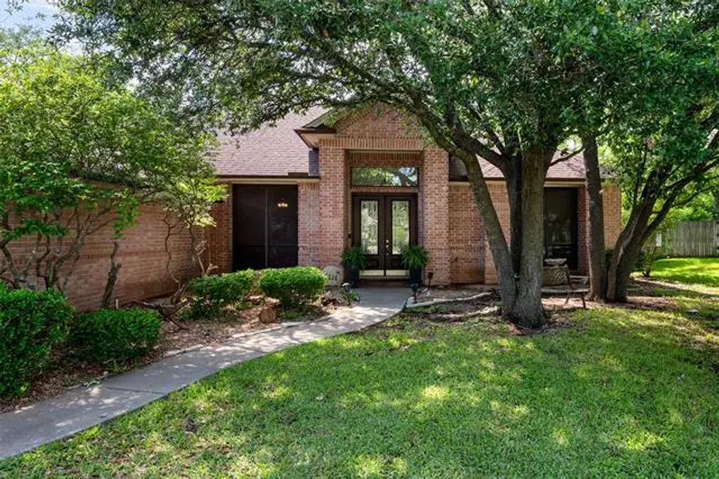 6114 Westover Drive, Granbury