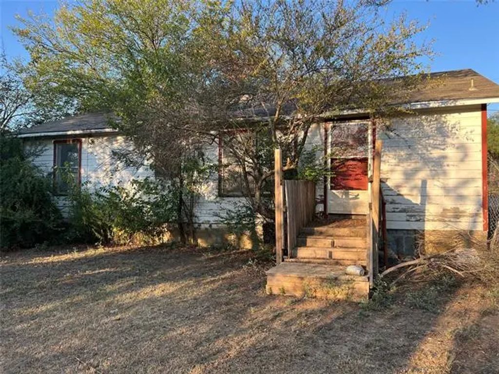 213 S 6th Street, Jacksboro