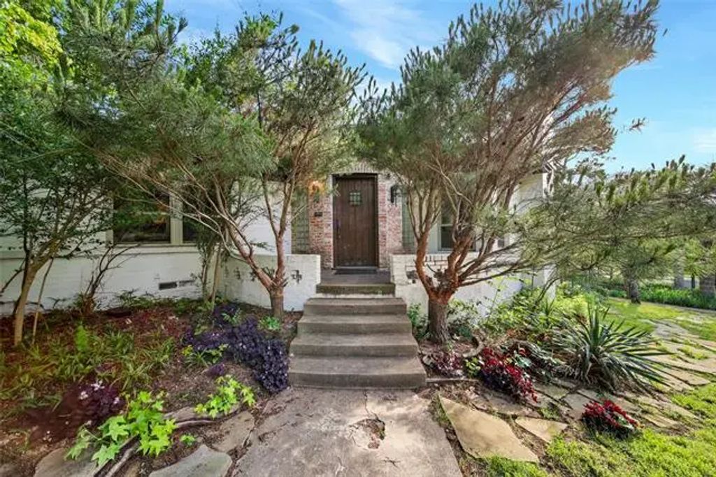 923 Bison Trail, Dallas
