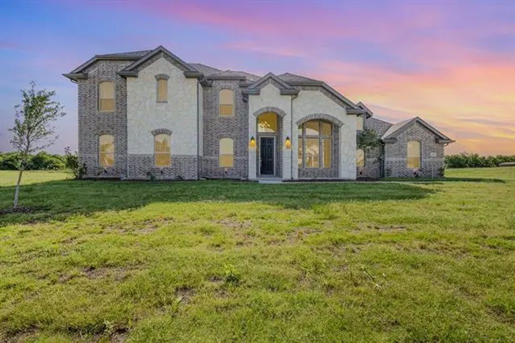 650 Wales Court, Waxahachie
