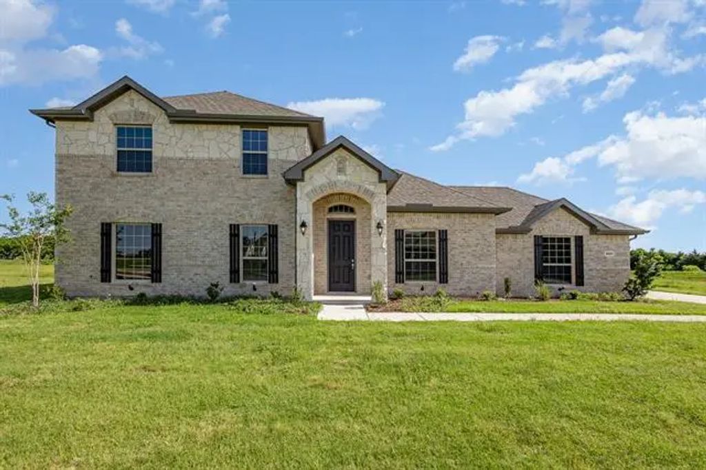 680 Wales Court, Waxahachie