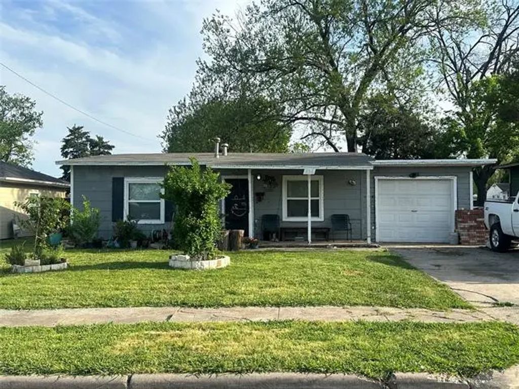836 Travis Street, Garland