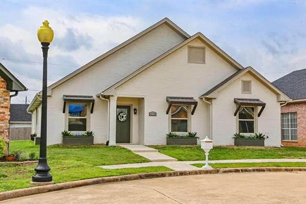 4230 Primrose Lane, Paris