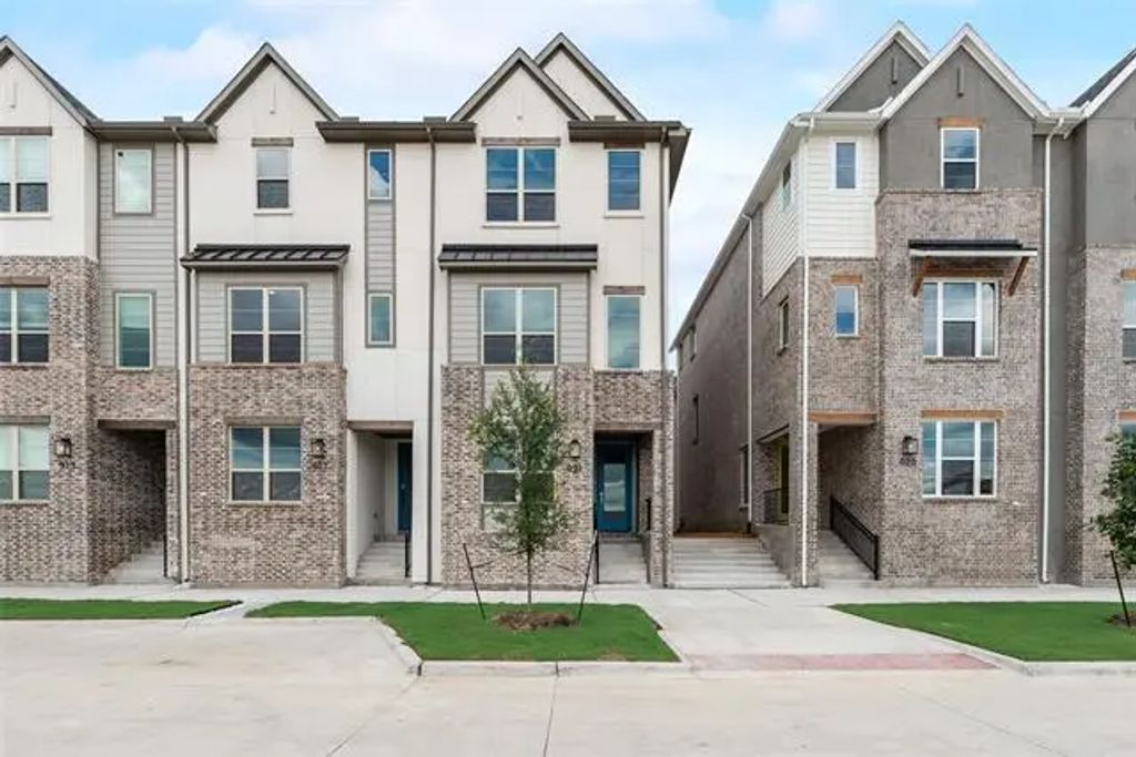 921 Heights Way, Plano