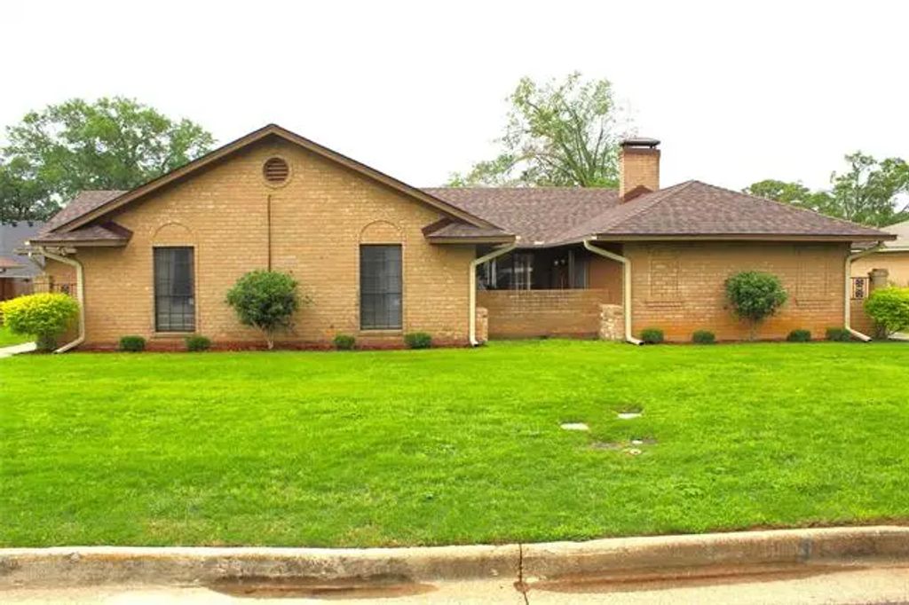 410 Top Hill Drive, Tyler