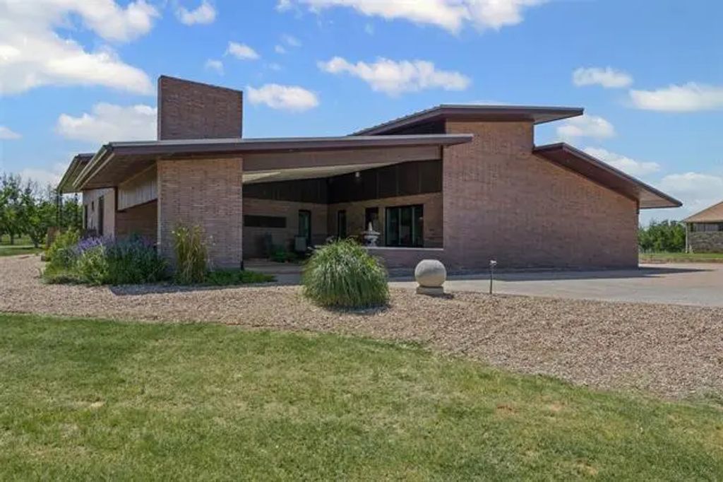 9411 King Air Drive, Granbury