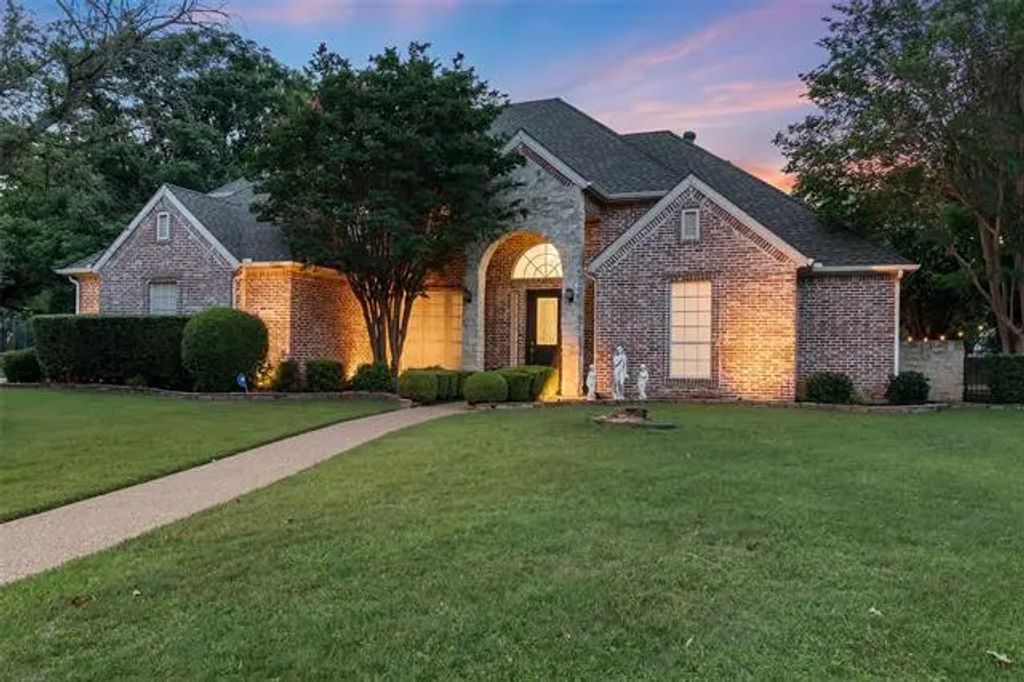 1900 Newport Court, Southlake