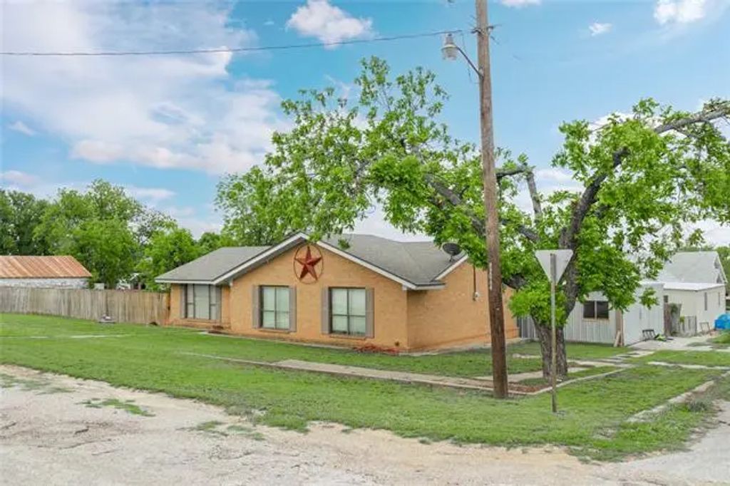 807 Avenue A, Santa Anna