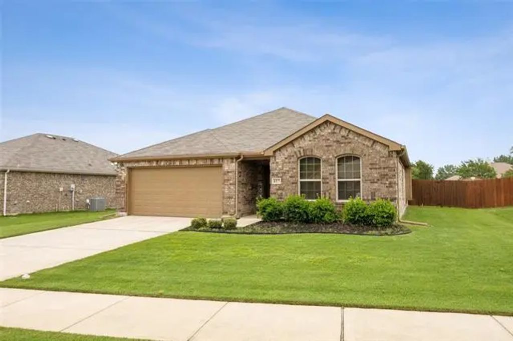 417 Highmeadow Drive, Aubrey