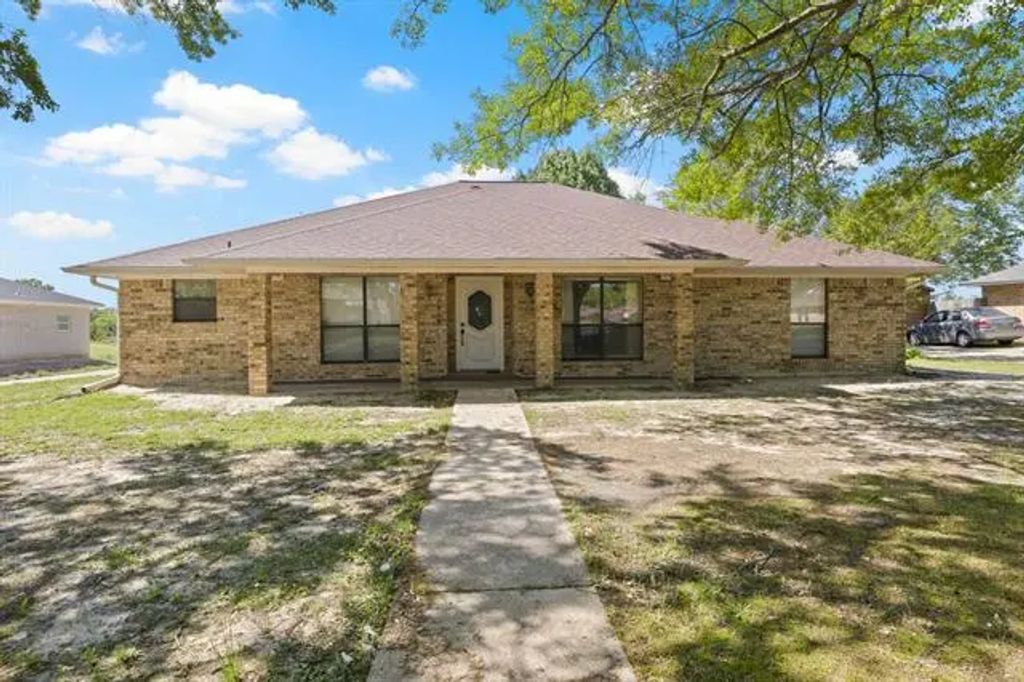2404 Matthew Dr, Mount Pleasant