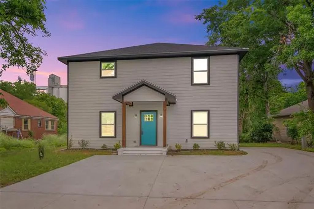 703 S Montgomery Street, Sherman