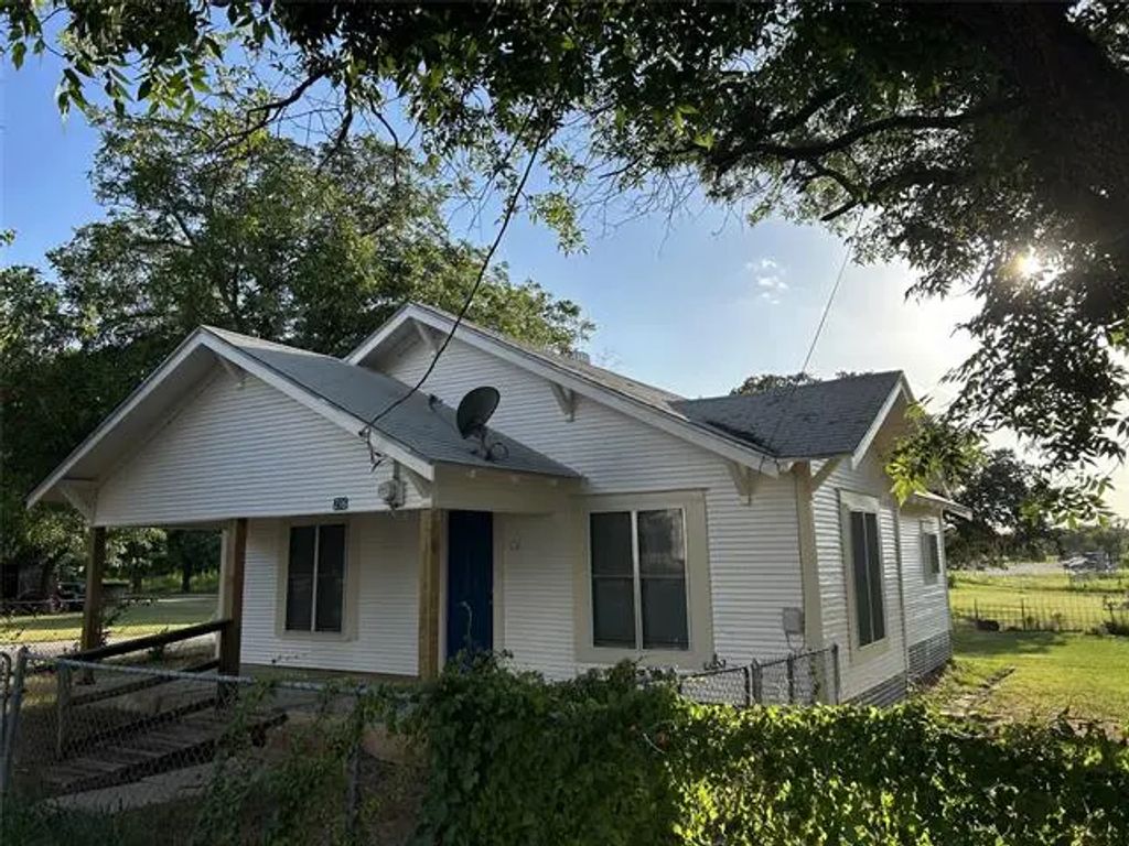 216 S Weatherford Street, De Leon