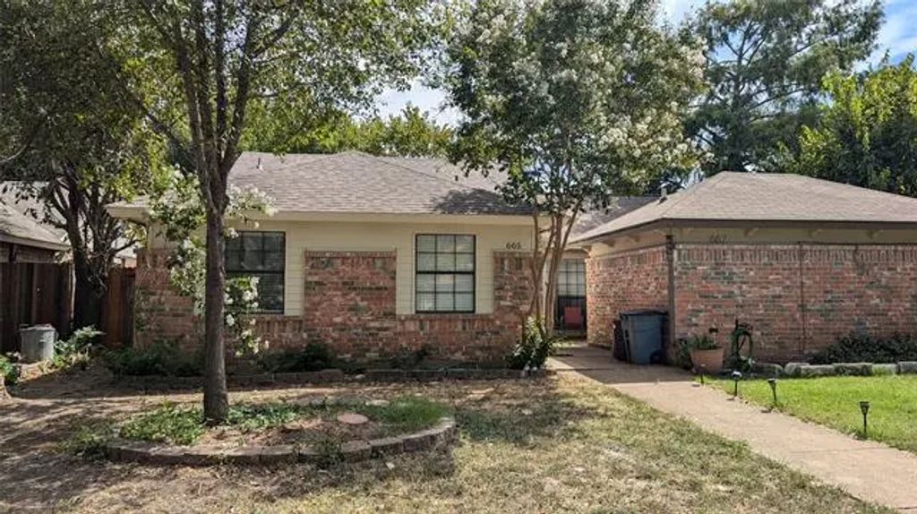 665 Stonehenge Drive, Grand Prairie